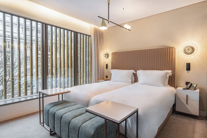 Luster Hotel