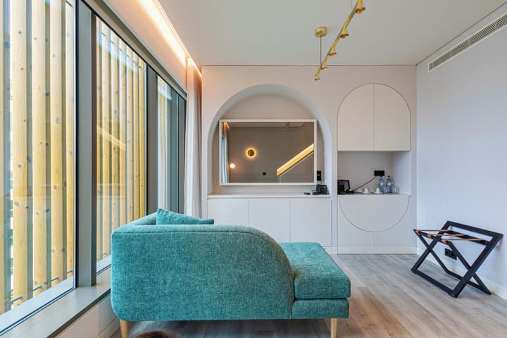 Luster Hotel