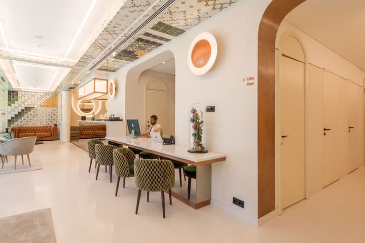 Luster Hotel