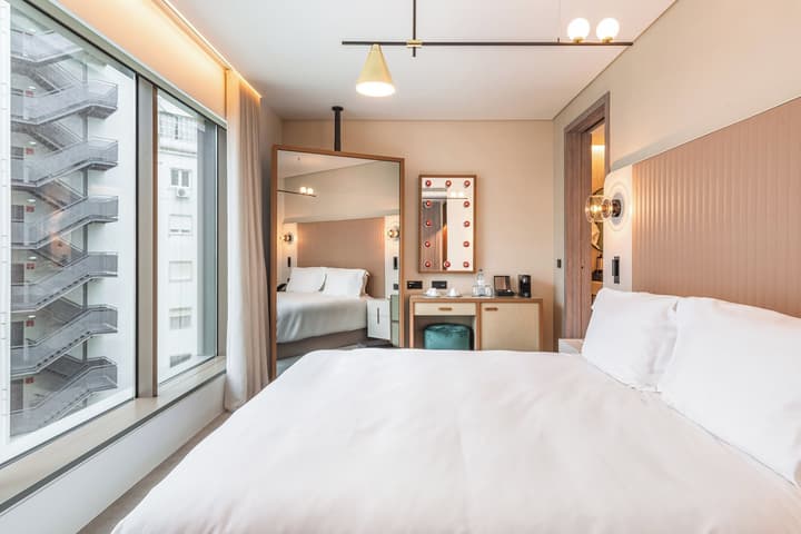 Luster Hotel