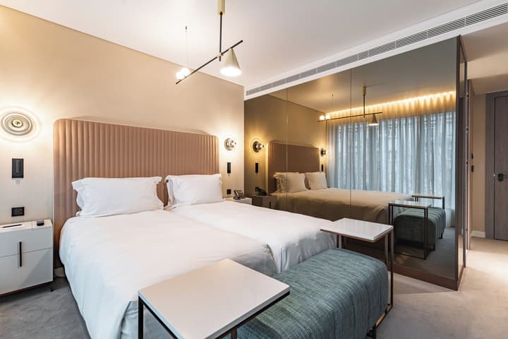 Luster Hotel