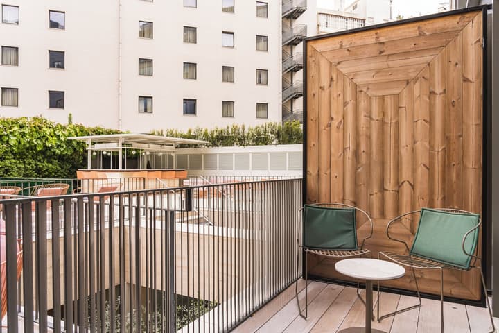 Luster Hotel