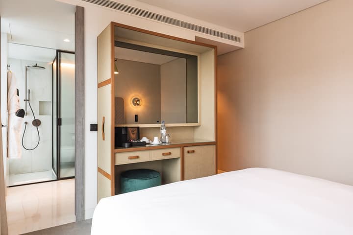 Luster Hotel