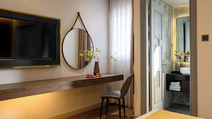 Acnos Hotel