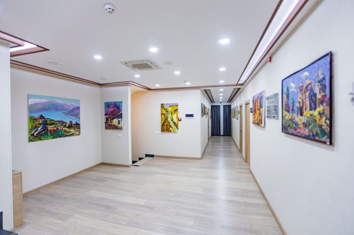 Art Deluxe Hotel