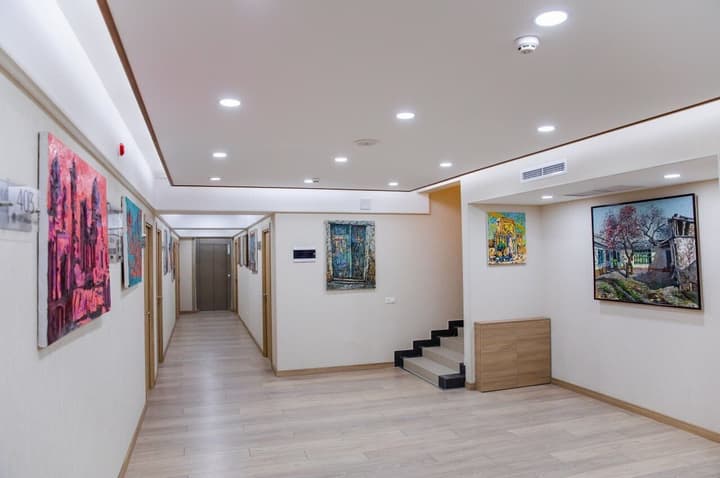 Art Deluxe Hotel