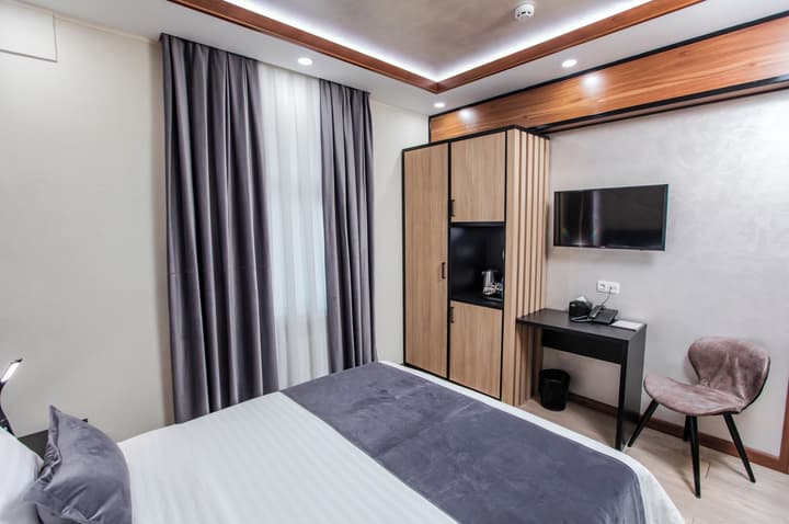 Art Deluxe Hotel