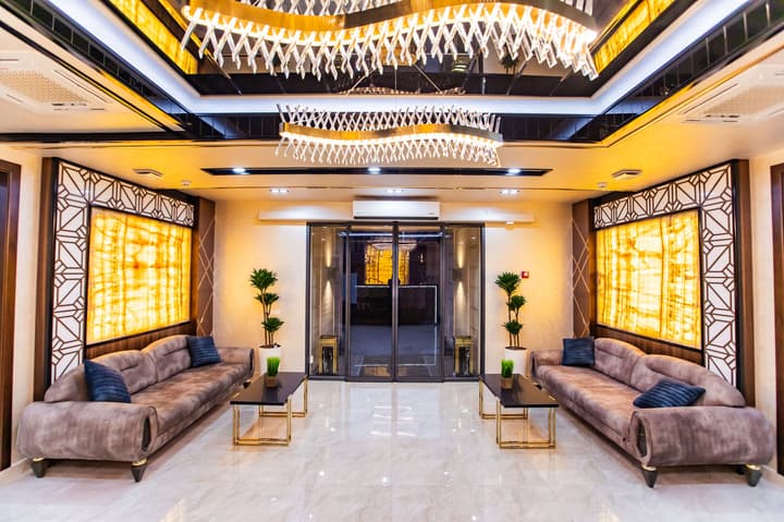 Art Deluxe Hotel