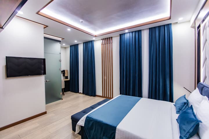 Art Deluxe Hotel