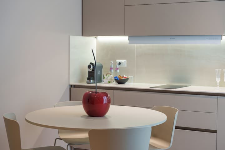 VI SUITES