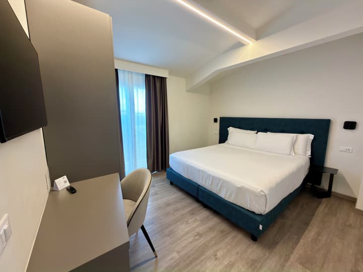 VI SUITES