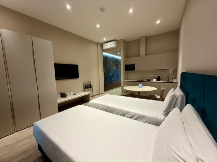 VI SUITES