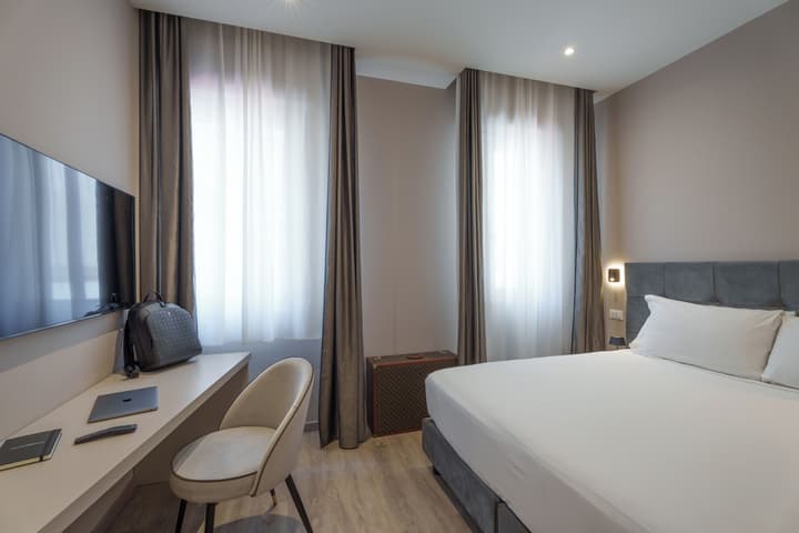 VI SUITES