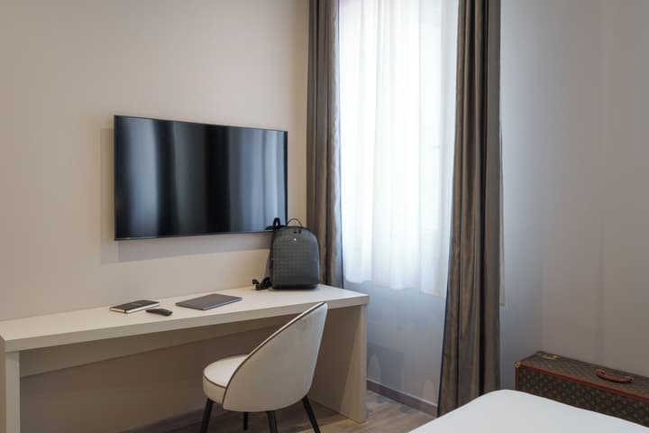 VI SUITES