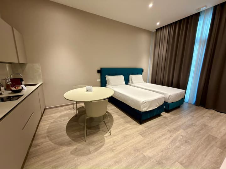 VI SUITES