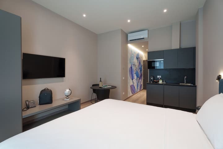 VI SUITES