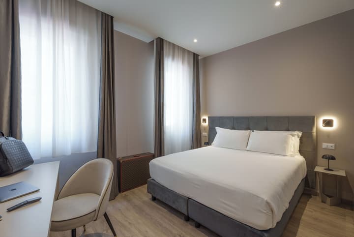 VI SUITES