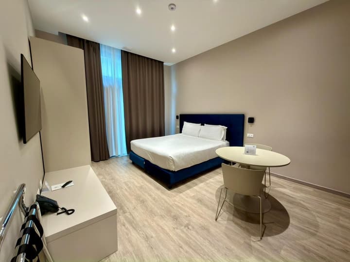 VI SUITES