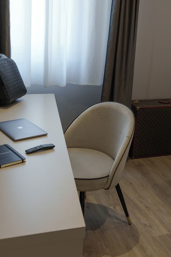 VI SUITES