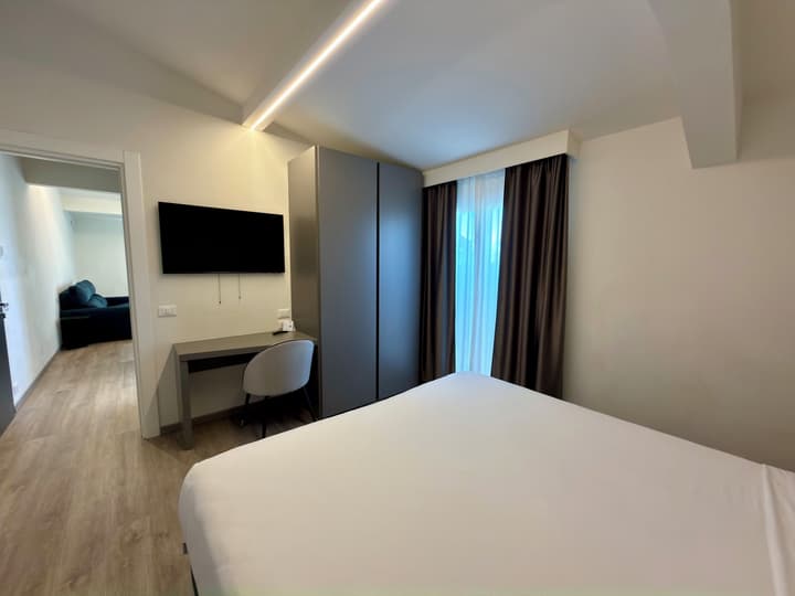 VI SUITES