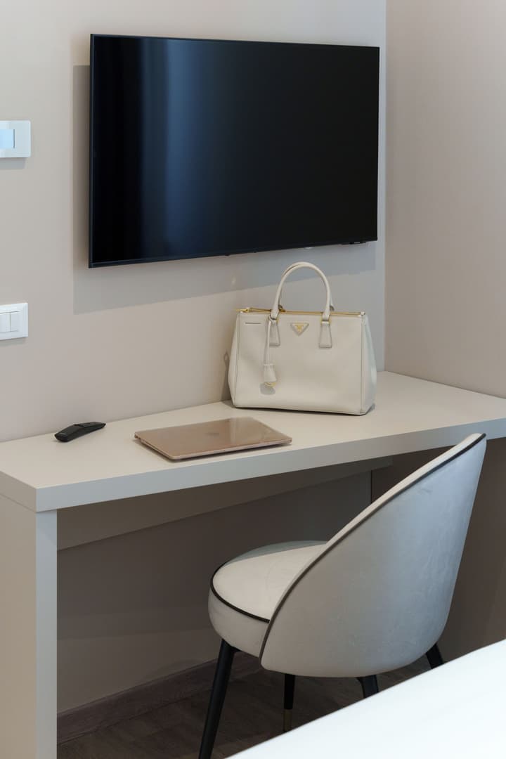 VI SUITES