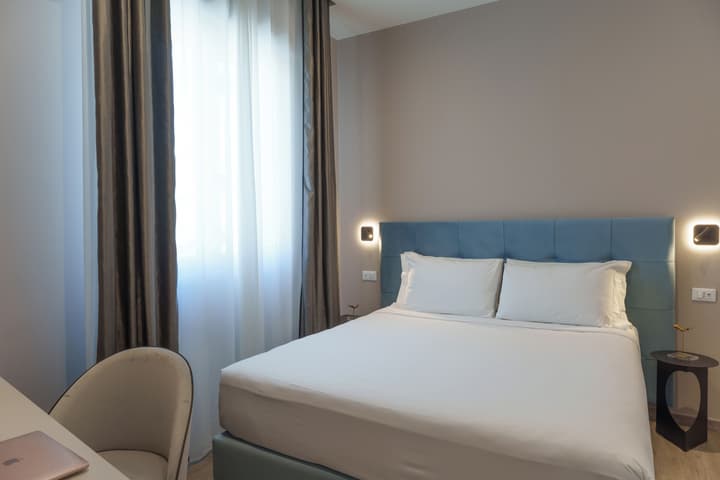 VI SUITES
