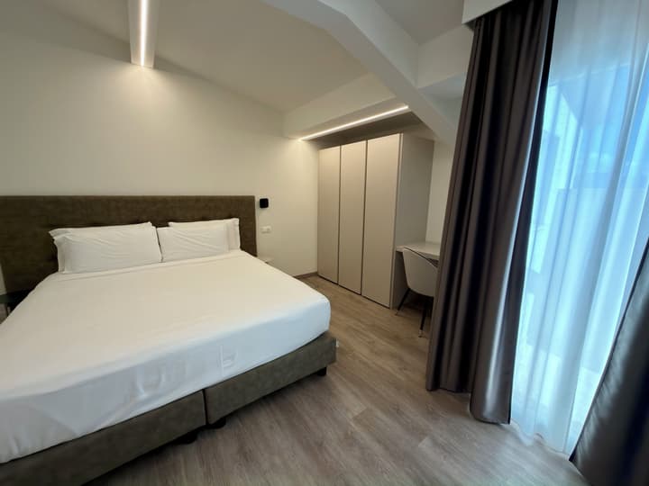 VI SUITES