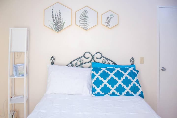 Lovely 2-bedroom Apt, Sleeps 3, Warm & Cosy