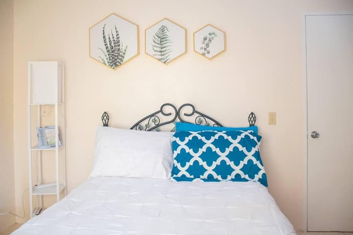 Lovely 2-bedroom Apt, Sleeps 3, Warm & Cosy