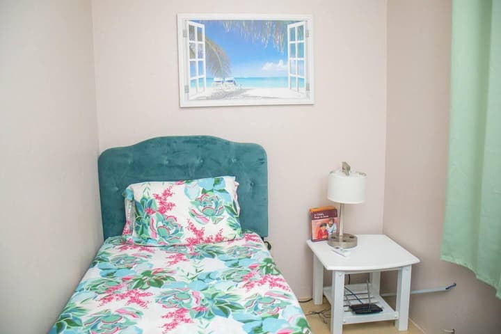 Lovely 2-bedroom Apt, Sleeps 3, Warm & Cosy
