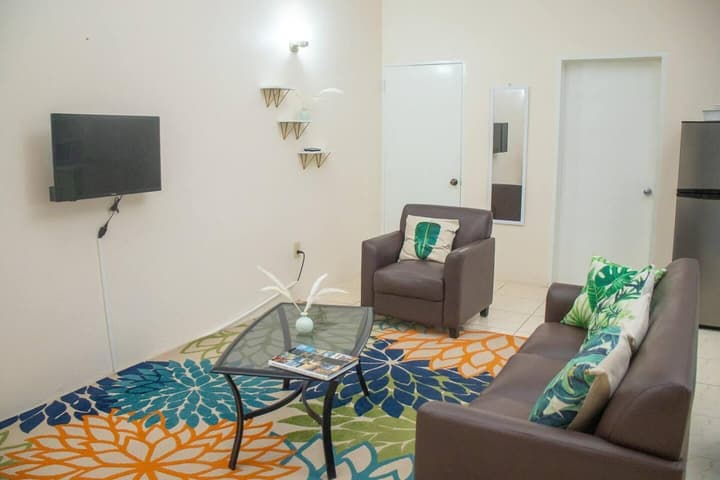Lovely 2-bedroom Apt, Sleeps 3, Warm & Cosy