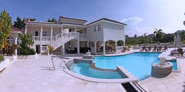 Luxury Villas - Mandatory All-Inclusive