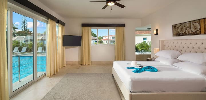 Luxury Villas - Mandatory All-Inclusive