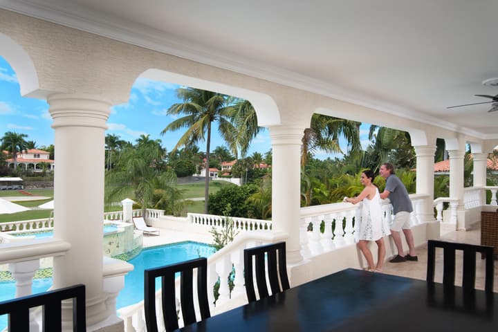 Luxury Villas - Mandatory All-Inclusive