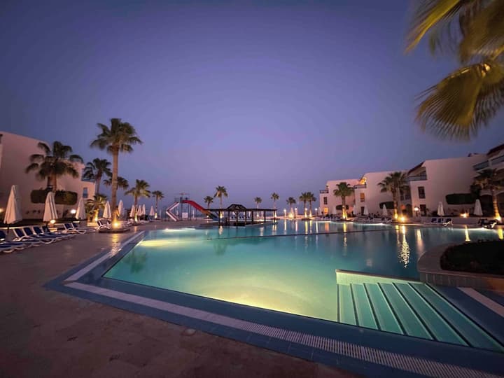 Ivy Cyrene Island Aqua Park Resort