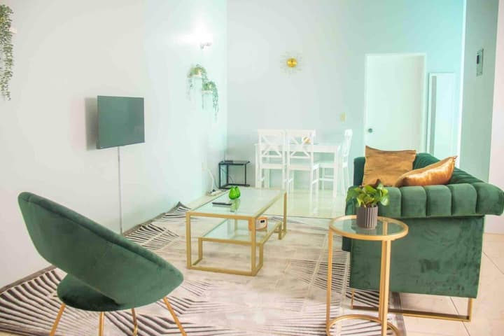 Apt 2 Stylish 2 bed Cosy and Comfortable