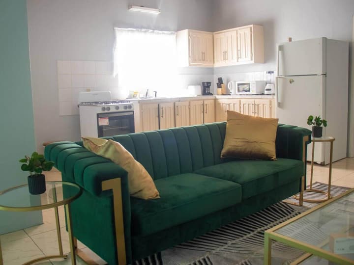 Apt 2 Stylish 2 bed Cosy and Comfortable