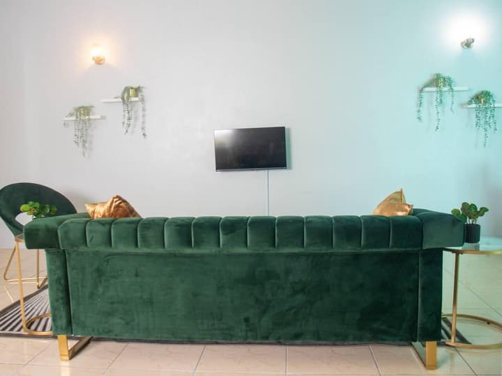 Apt 2 Stylish 2 bed Cosy and Comfortable
