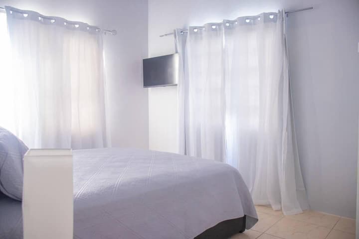 Apt 2 Stylish 2 bed Cosy and Comfortable