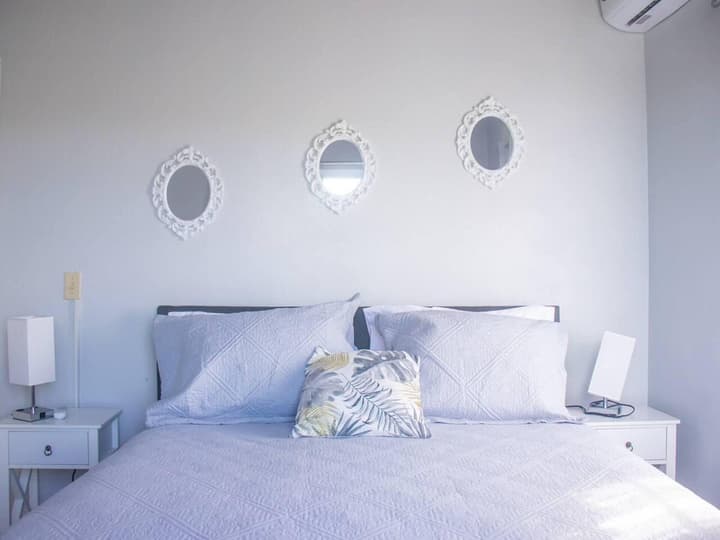 Apt 2 Stylish 2 bed Cosy and Comfortable