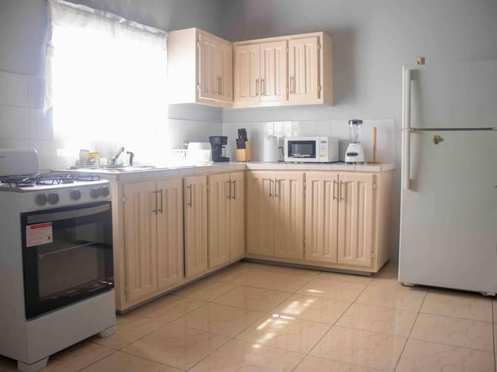Apt 2 Stylish 2 bed Cosy and Comfortable