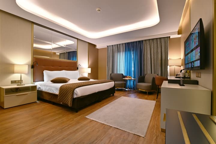 Petra Moon Luxury Hotel