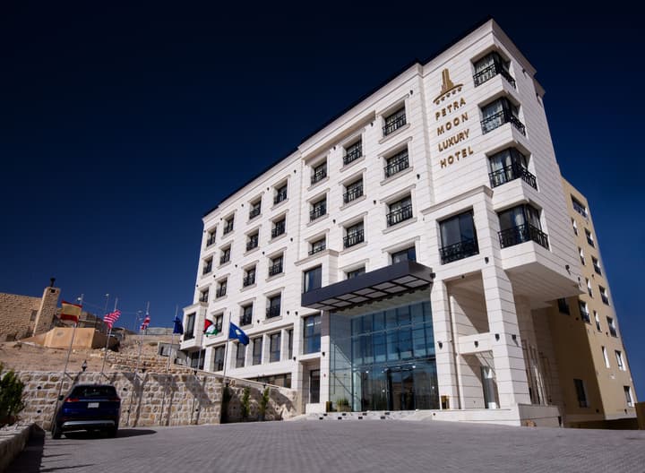 Petra Moon Luxury Hotel