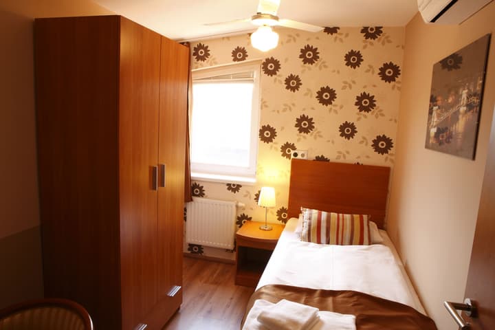 Six Inn Hotel