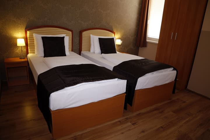 Six Inn Hotel