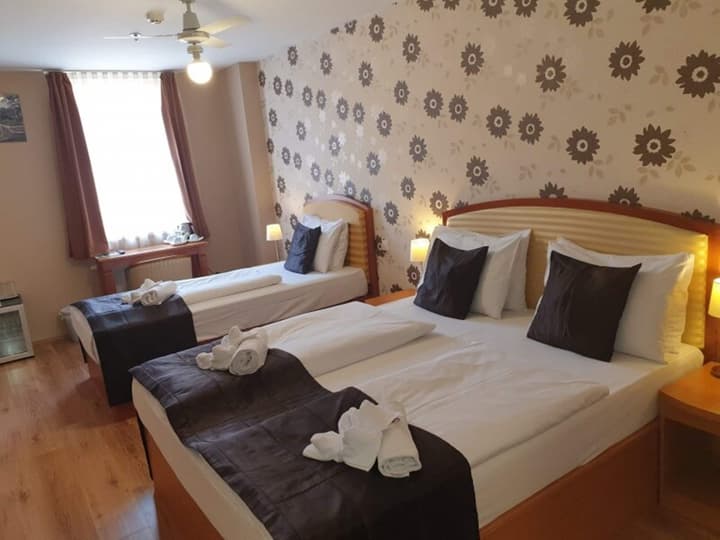Six Inn Hotel