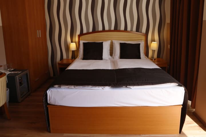 Six Inn Hotel