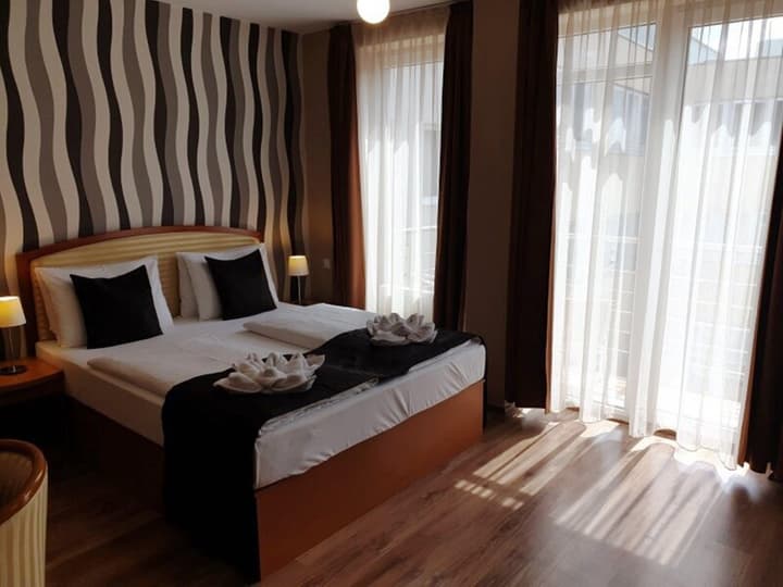 Six Inn Hotel