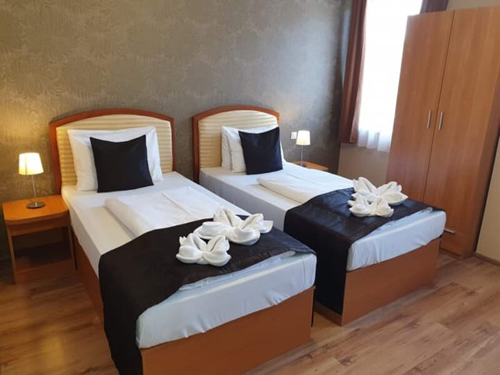 Six Inn Hotel
