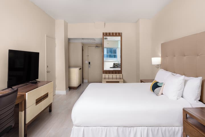 Sherry Frontenac Oceanfront Hotel